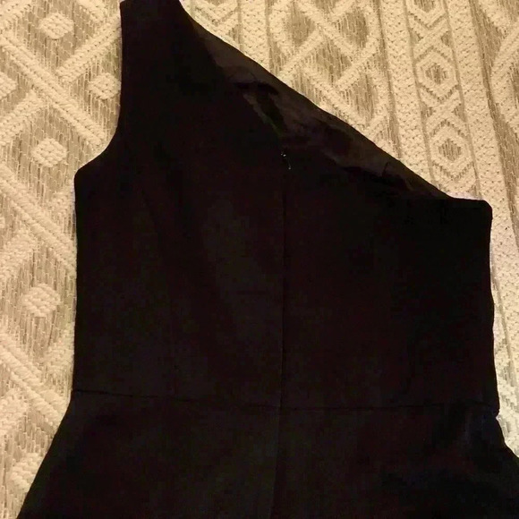 David's Bridal Black Bridesmaid’s Dress Size 2 One Shoulder. - Picture 6 of 10